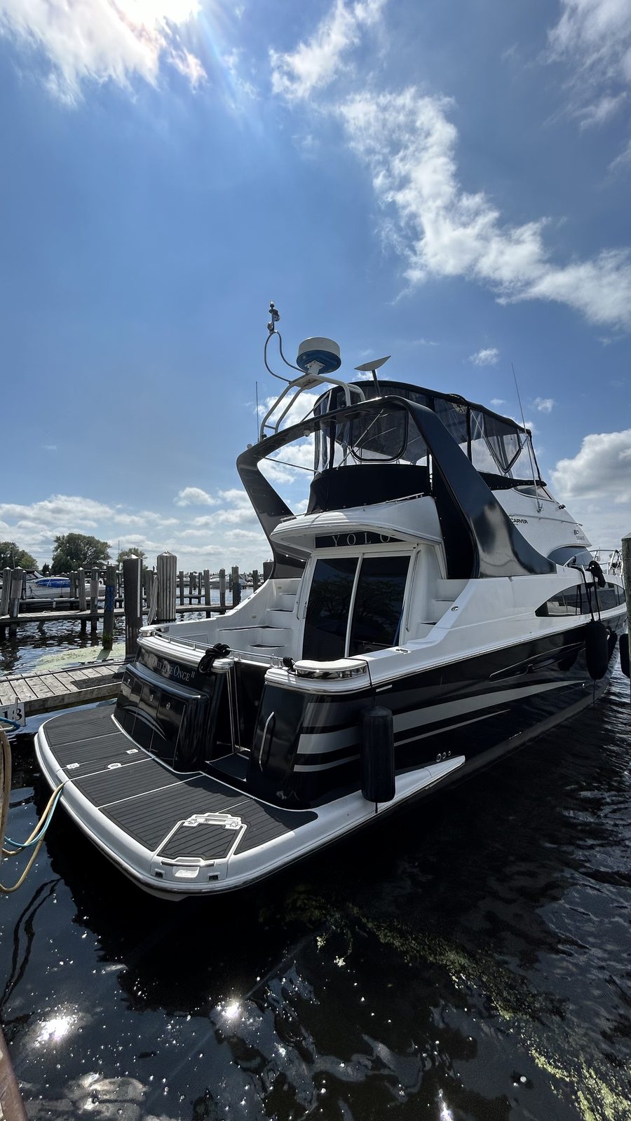 2002 Carver motor yacht stern and starboard side