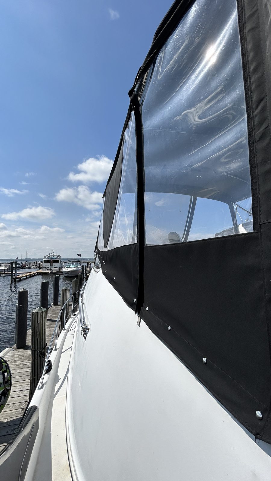 2002 Carver motor yacht sidedeck and enclosure
