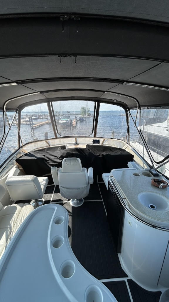 2002 Carver 410 Sport Sedan flybridge helm