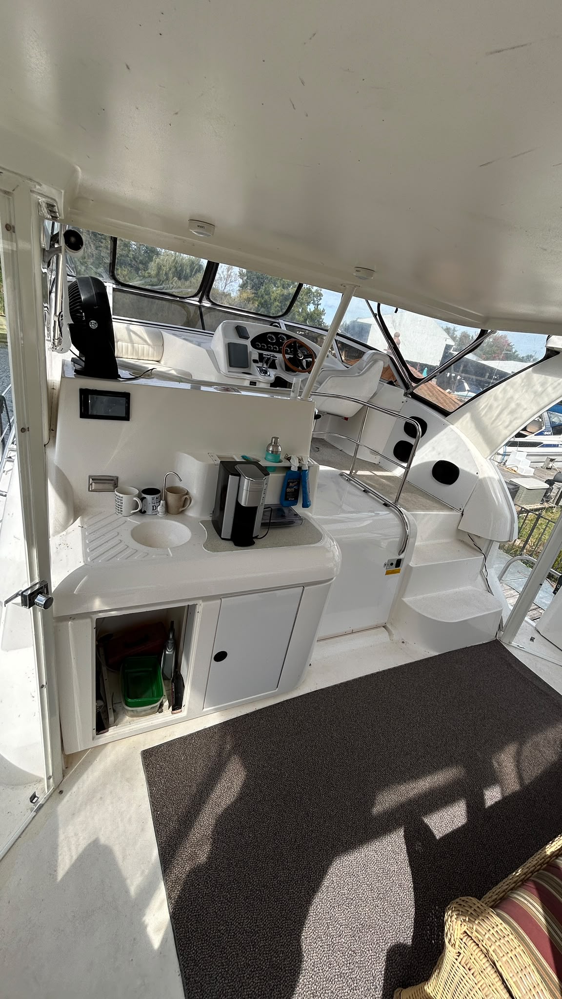 1999 Cruisers 3750 Motor Yacht, interior