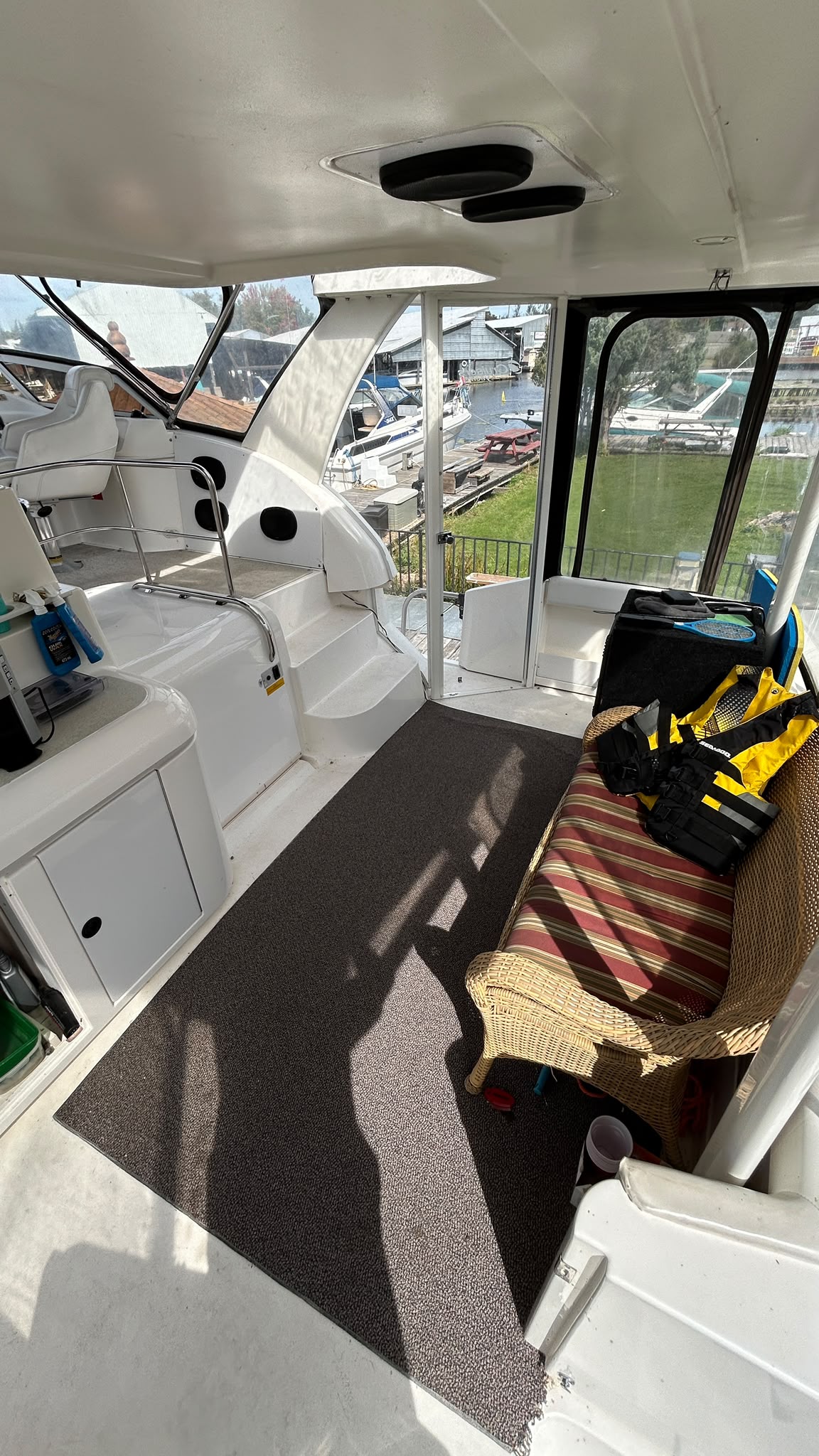 1999 Cruisers 3750 Motor Yacht, interior 2