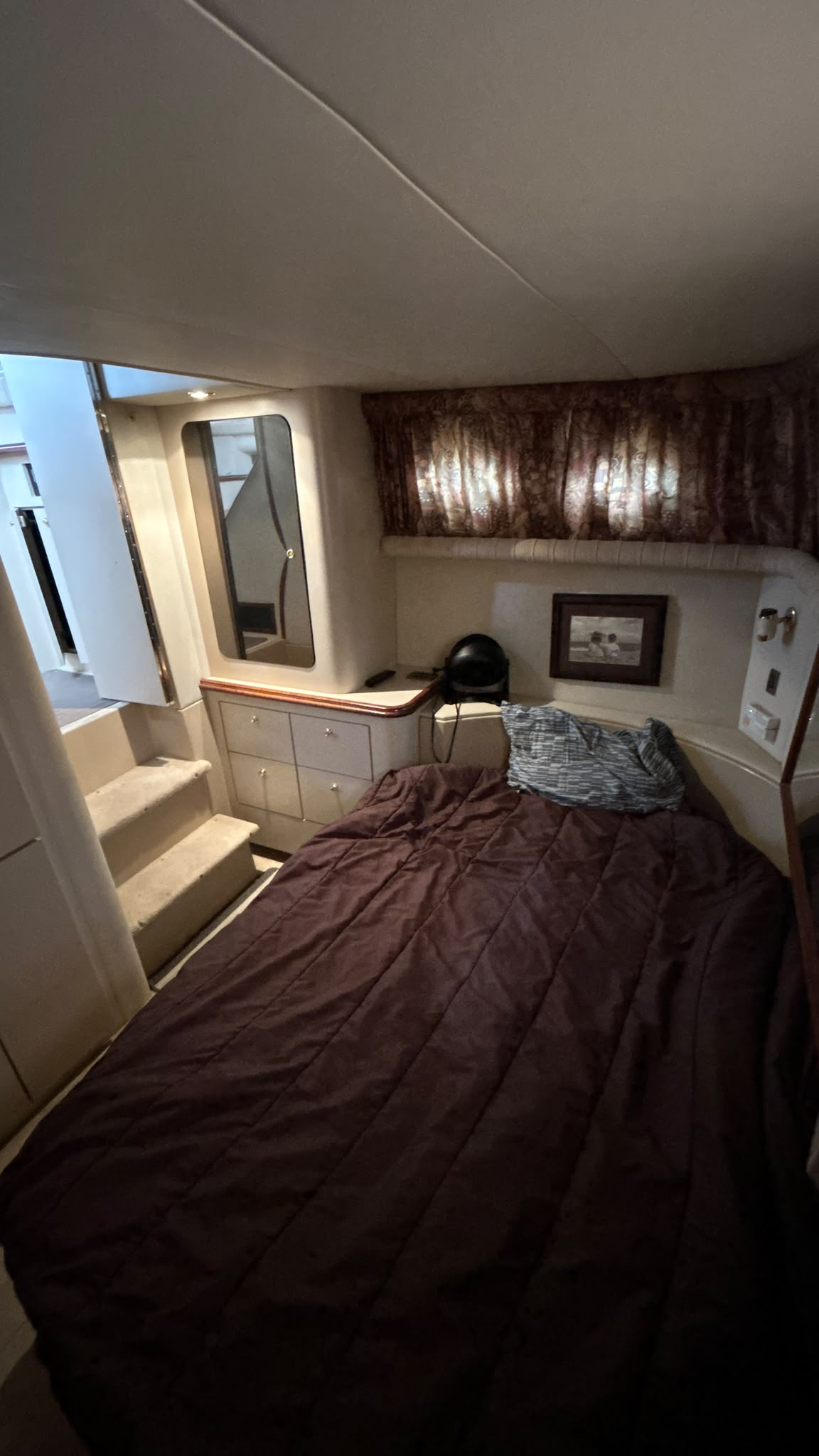 1999 Cruisers 3750 Motor Yacht, stateroom