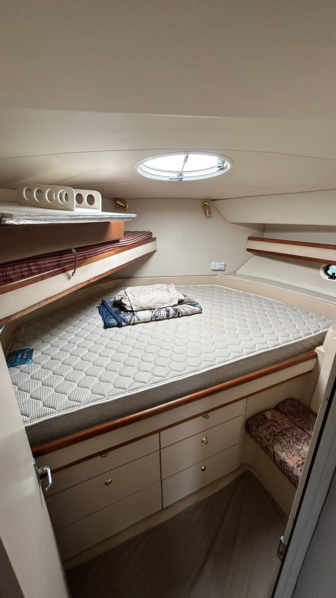1999 Cruisers 3750 Motor Yacht, stateroom 2